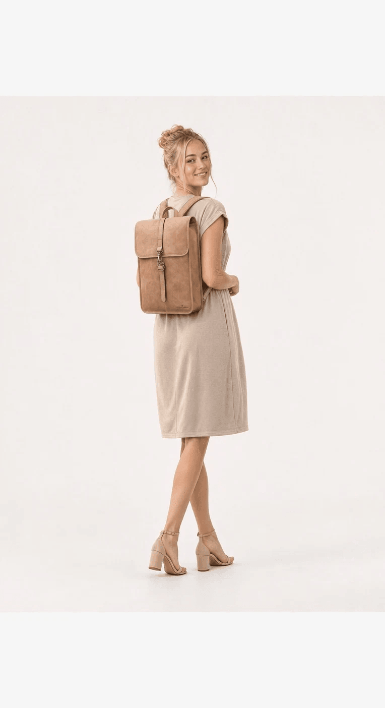 Aktuelles KI-Modellbild mit einem beigen Castelijn & Beerens-Laptoprucksack
