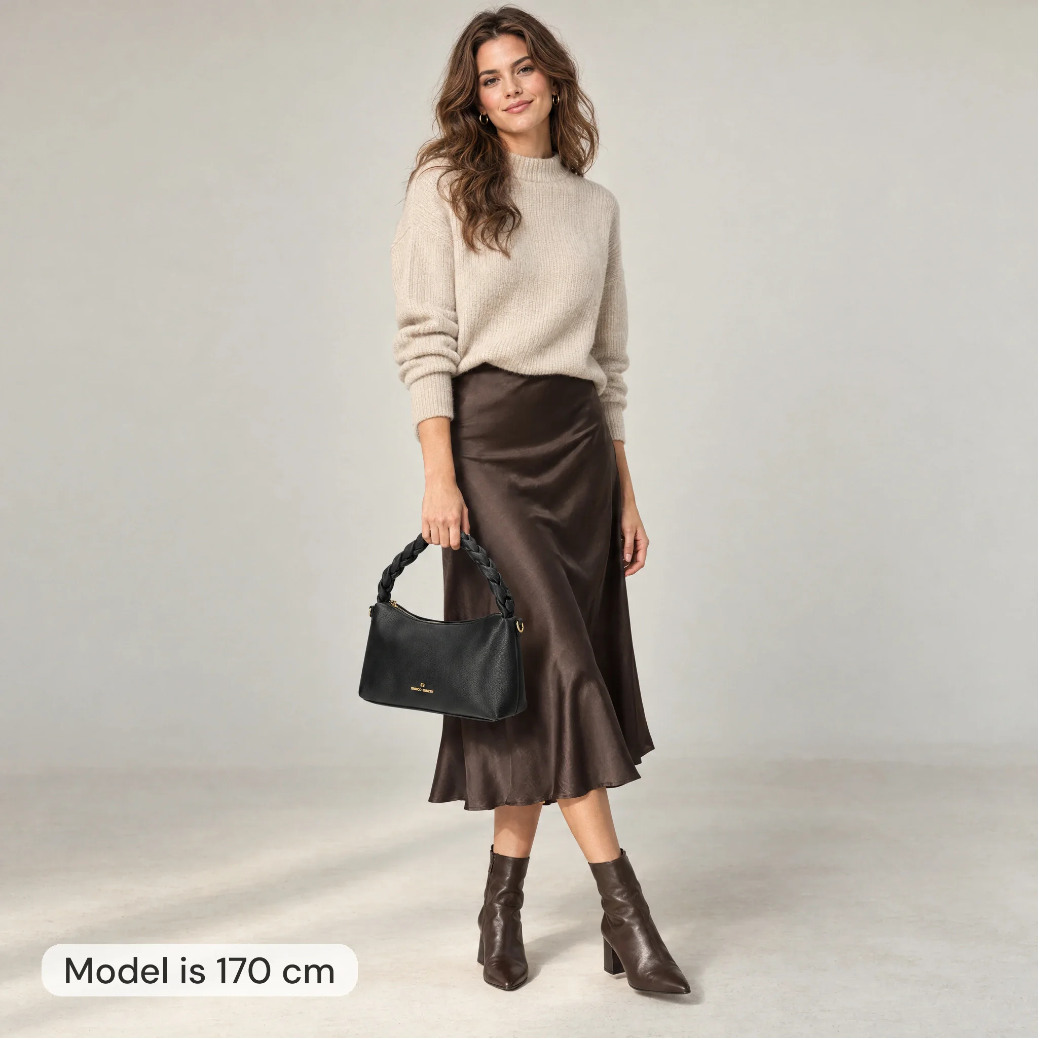 AI model image: 170 cm woman with a black Enrico Benetti shoulder bag 28 cm wide