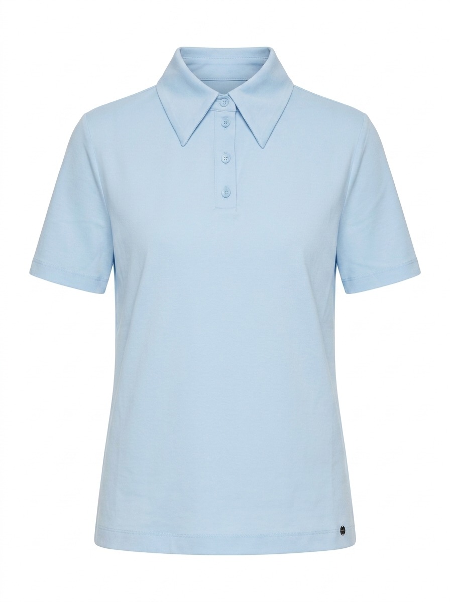 Packshot of polo as source for AI model