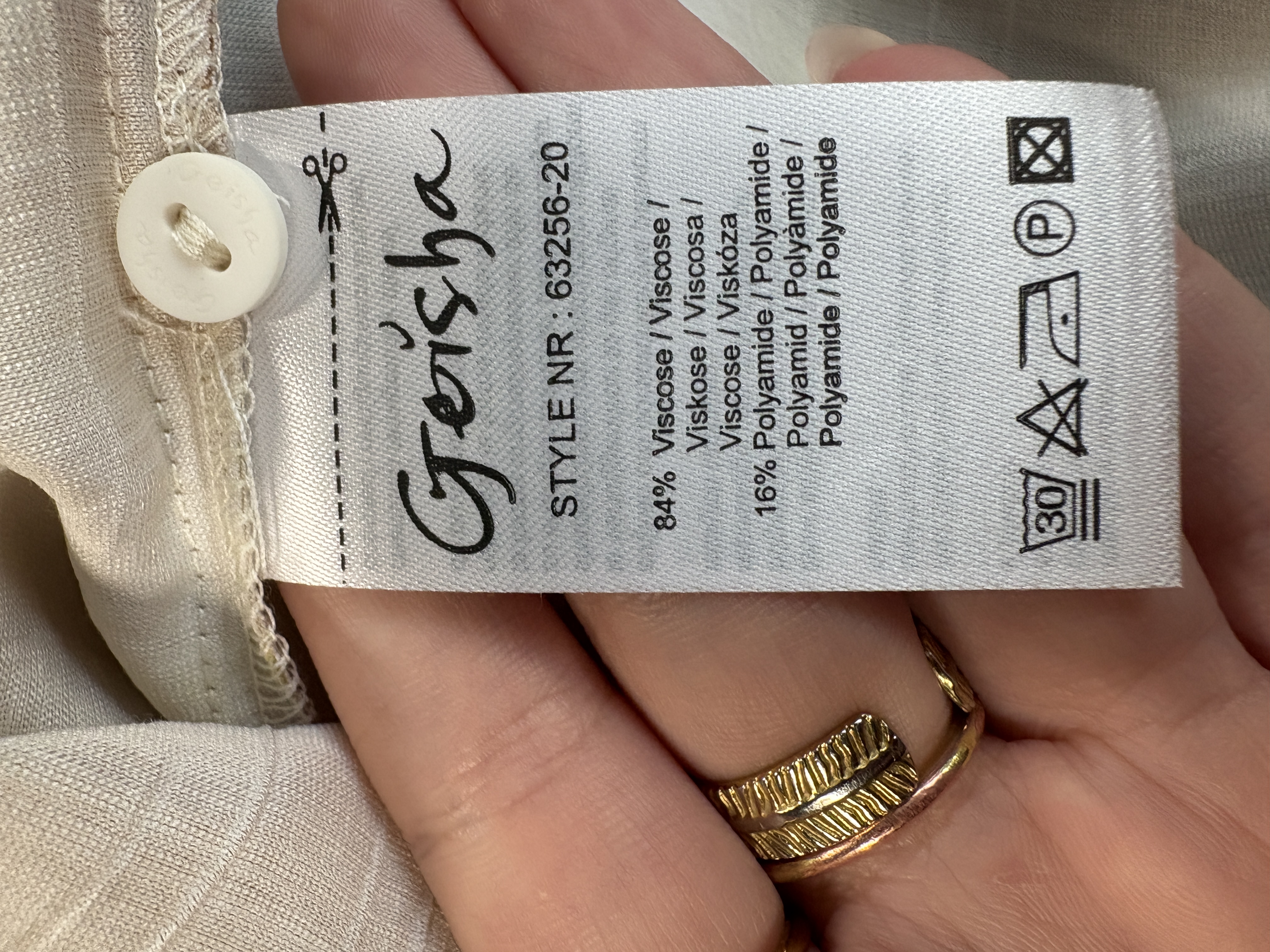 Echte labelscan met wassymbolen
